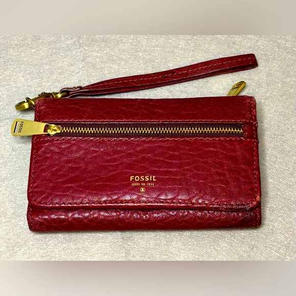 Fossil Leather Maroon‎ Trifold Wristlet Wallet, Card Holder, Excellent Condition - Picture 1 of 11
